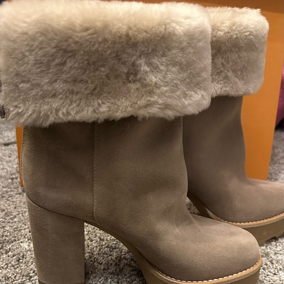 LV Beaubourg fur lined ankle boots - Picture 1 of 7